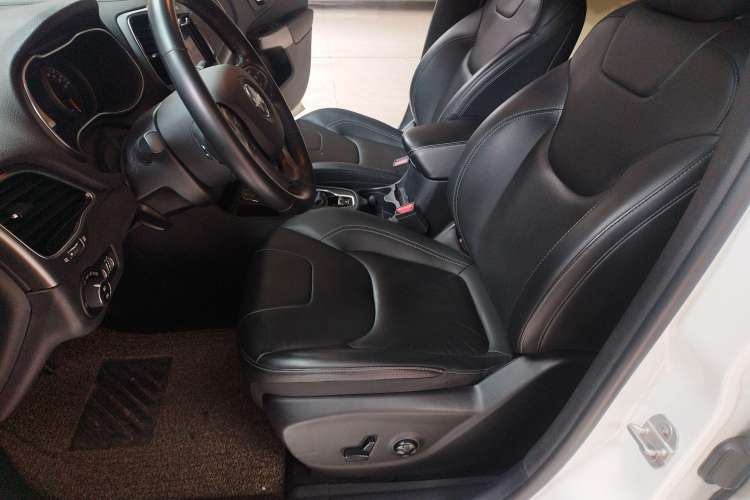 Used Jeep Cherokee 2019 2.0T Two-Wheel Drive Smart Enjoyment Version China VI