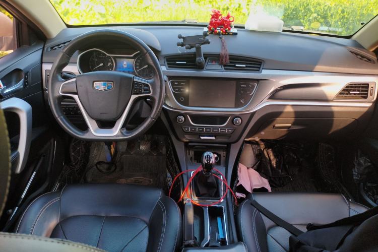 Used Geely Auto Emgrand 2017 Sedan Million Edition 1.5L Manual - Upward Version Center Console