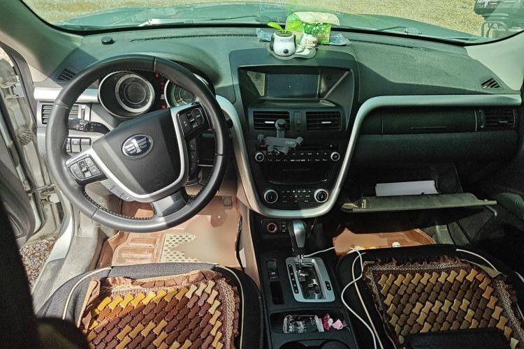 Used Bestune X80 2013 2.0L automatic luxury version
