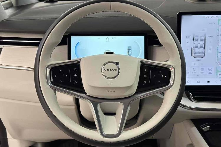 Used Volvo EM90 2025 Ultra Six-Seater