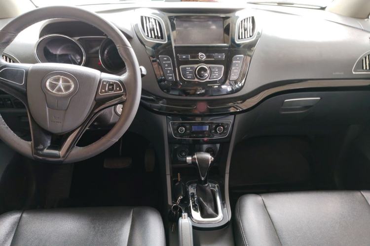 Used JAC Group Refine M2 2013 1.8L Automatic Luxury Smart Model 5 Seats Center Console