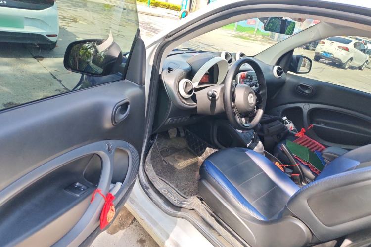 Used smart fortwo 2015 1.0L 52 kW hardtop Dynamic version
