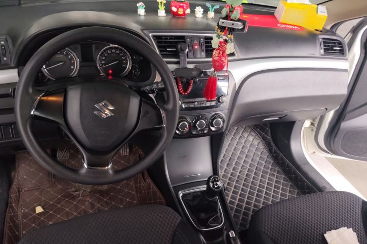 Used Suzuki Alivio 2015 1.6L Manual Comfort Model Center Console