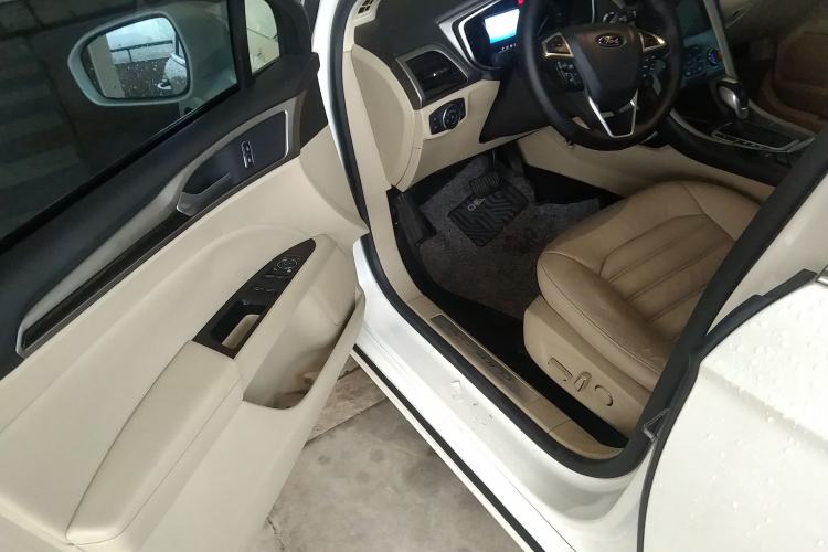 Used Ford Mondeo 2013 2.0L GTDi 200 Fashion Edition Driver Seat