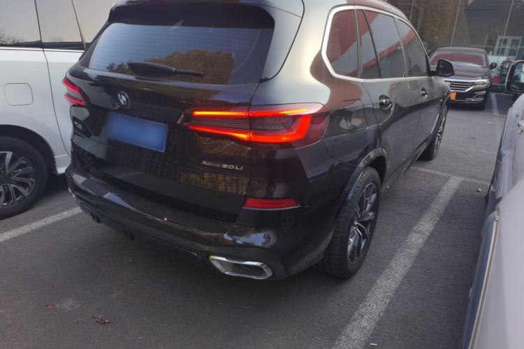 Used BMW X5 2022 xDrive 30Li Luxury M Sport Package
