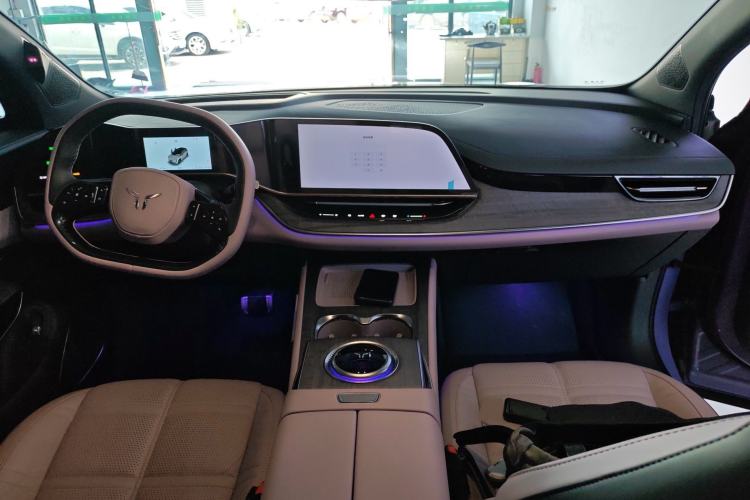 Used Hongqi Tiangong 08 2025 680 Ultra Four-Wheel-Drive Version Center Console