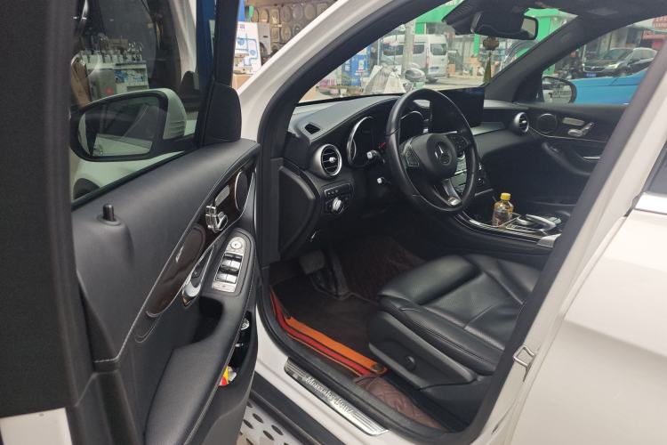 Used Mercedes-Benz GLC 2018 Facelift GLC 260 4MATIC Luxury Edition
