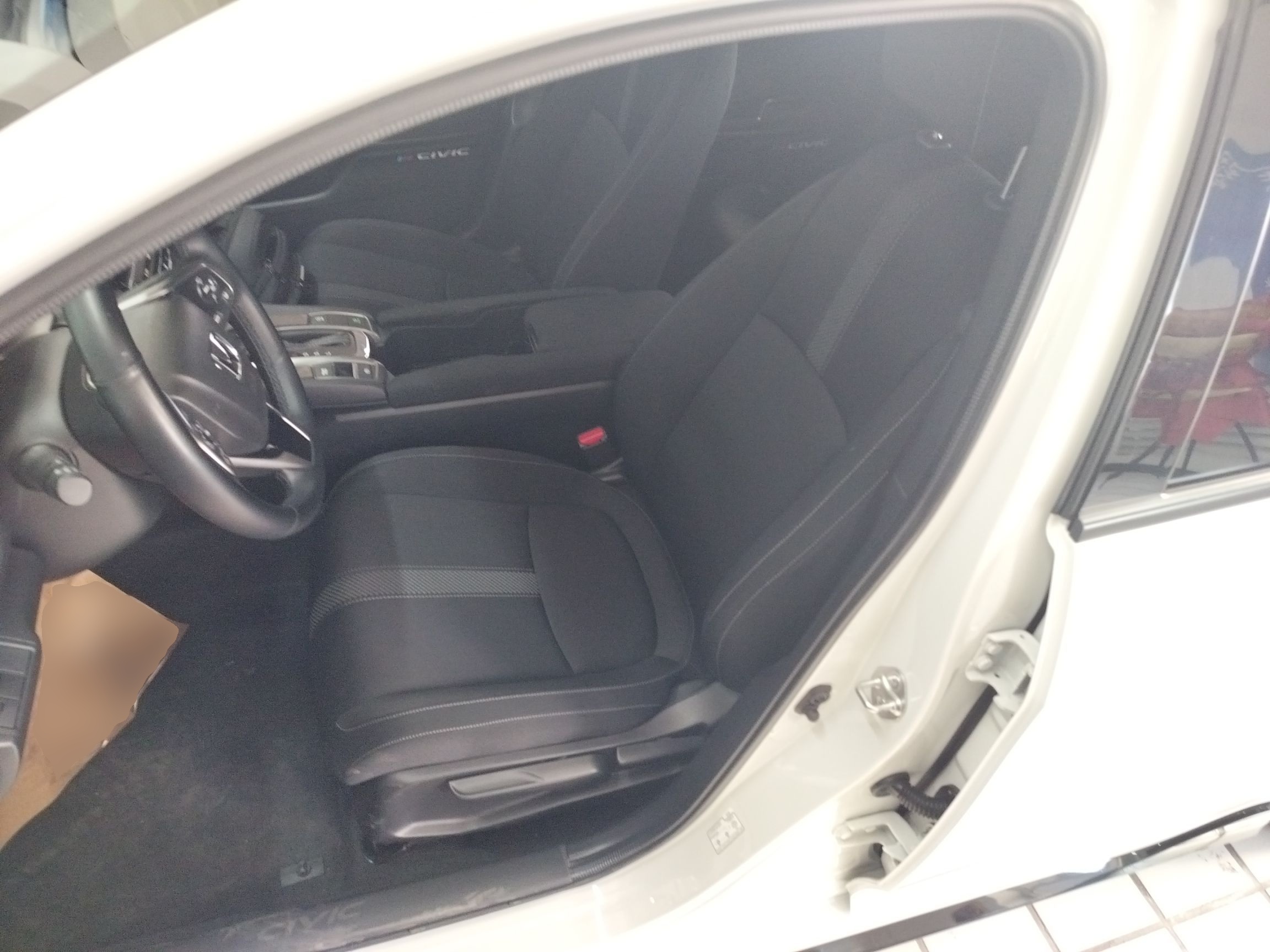 Переднее сиденье в автомобиле