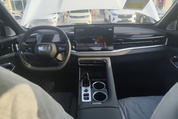 Used Geely Auto Emgrand X7 Sport 2026 Model 1.5TD Aspirational Center Console