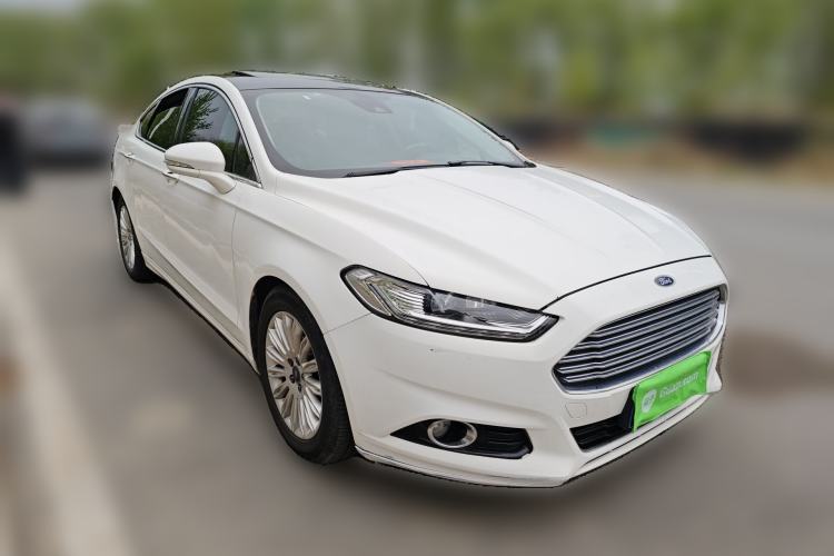 Used Ford Mondeo 2013 2.0L GTDi 200 Luxury Model Front Right 45 Deg