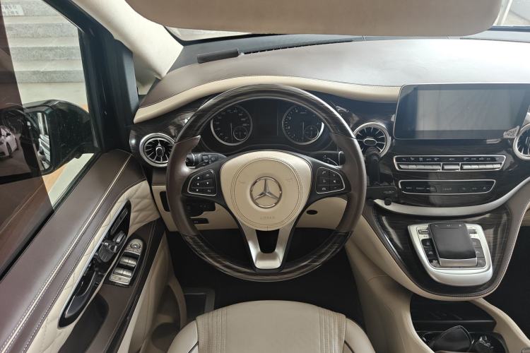 Used Mercedes-Benz Vito 2021 2.0T Business Version 7 Seats Steering Wheel