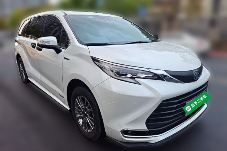 Used Toyota SIENNA 2023 2.5L Hybrid Comfort Edition Front Right 45 Deg