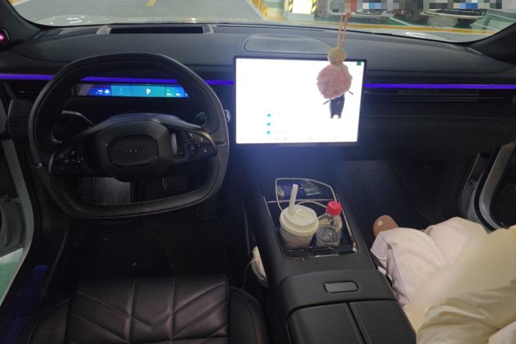 Used Lynk & Co 10 EM-P 2025 Facelifted Model 240 All-Wheel Drive Ultra Interior 2