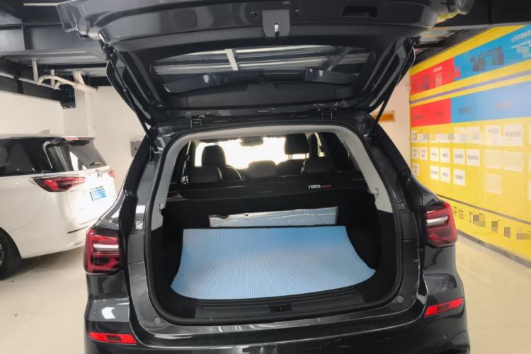 Used Roewe RX5 2023 PLUS 330TGI Automatic Trendsetting Smart Edition Trunk