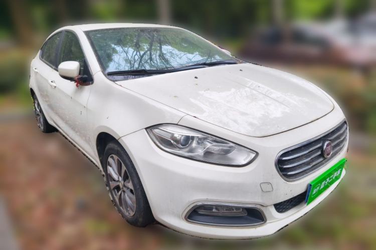 Used Fiat Viaggio 2012 1.4T Automatic Enjoyment Edition Front Right 45 Deg