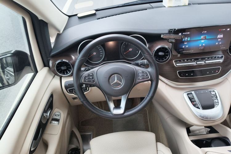 Used Mercedes-Benz V-Class 2022 V 260 Avantgarde Edition Steering Wheel