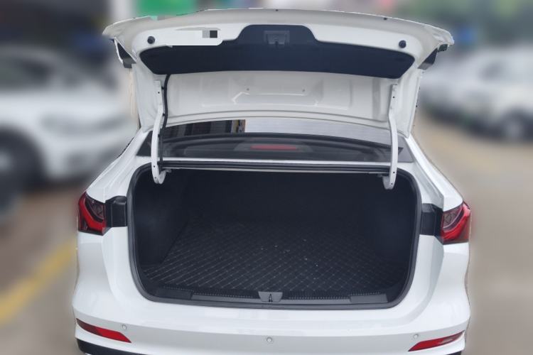 Used Roewe i5 2023 1.5L CVT Luxury Edition Trunk