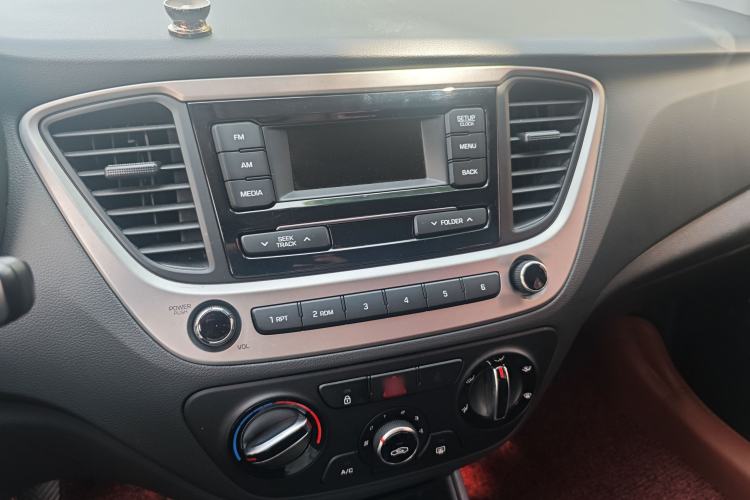 Used Hyundai Verna (new generation) 2016 1.4L Manual Cool Edition GLS Audio And AC Panel