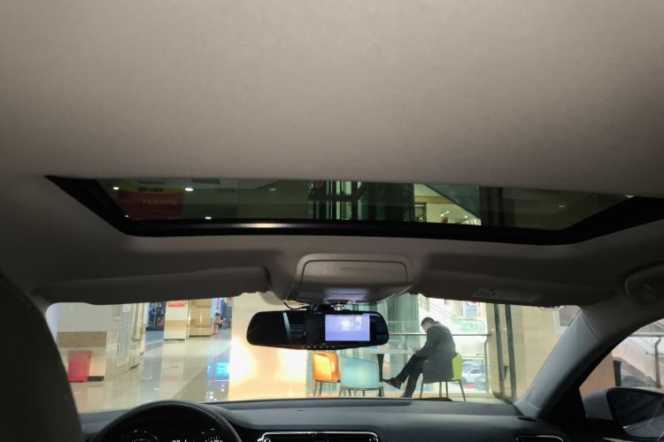 Used Volkswagen Sagitar 2017 180TSI Automatic Luxury Edition Headliner