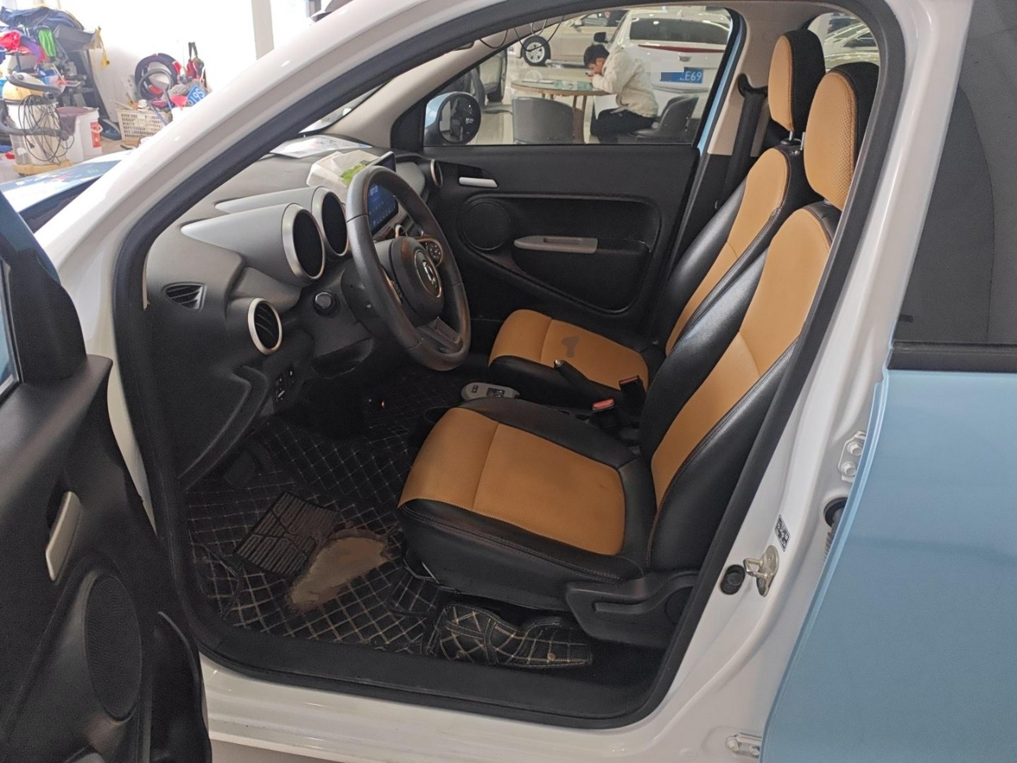 Переднее сиденье в автомобиле