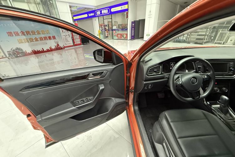 Used Volkswagen T-ROC 2018 280TSI DSG Two-Wheel-Drive Comfort Version China V Standard
