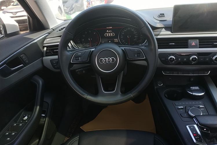 Used Audi A4L 2019 40 TFSI Ambition China VI Steering Wheel