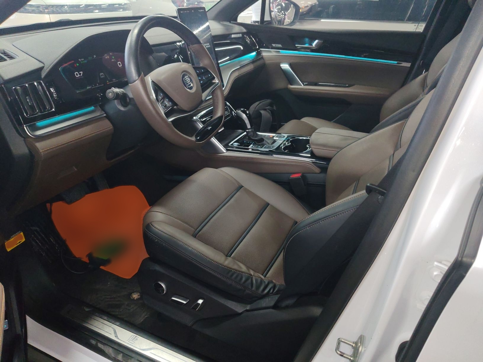 المقاعد الأمامية داخل السيارة