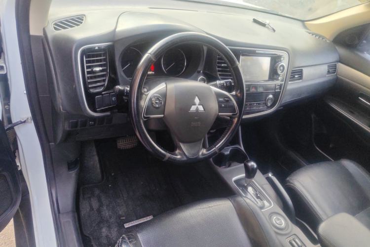 Used Mitsubishi Outlander 2013 2.4L 4x4 Luxury Navigation Edition 5 Seats
