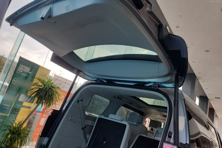 Used Volvo EM90 2025 Ultra Six-Seater