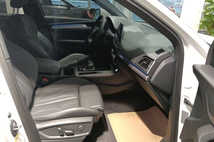 Used Audi Q5L Sportback 2021 40 TFSI Fashion Model Right Front Seat