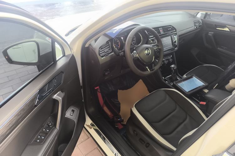 Used Volkswagen Tiguan L 2018 380TSI Automatic All-Wheel Drive Luxury Edition Driver Seat