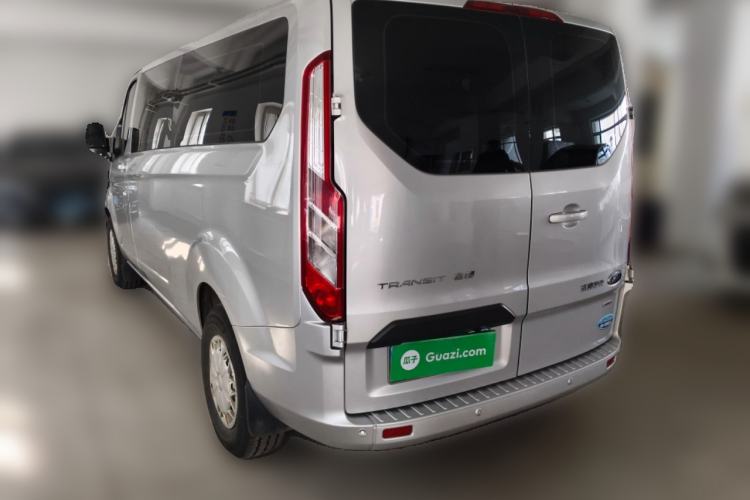 Used Ford Transit 2020 2.0T Diesel Multi-Function Commercial Vehicle Mid-Chassis Low-Roof Design with Dual Rear Doors Meeting China VI Emission Standards

