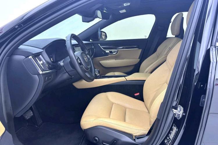 Used Volvo S90 2018 T4 Zhiyuan Edition
