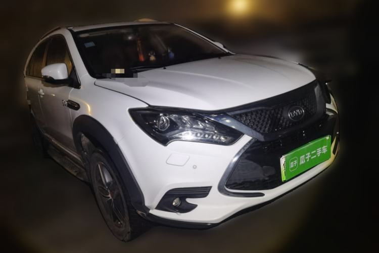 Used BYD Tang New Energy 2015 2.0T Four-Wheel-Drive Flagship Model Front Right 45 Deg