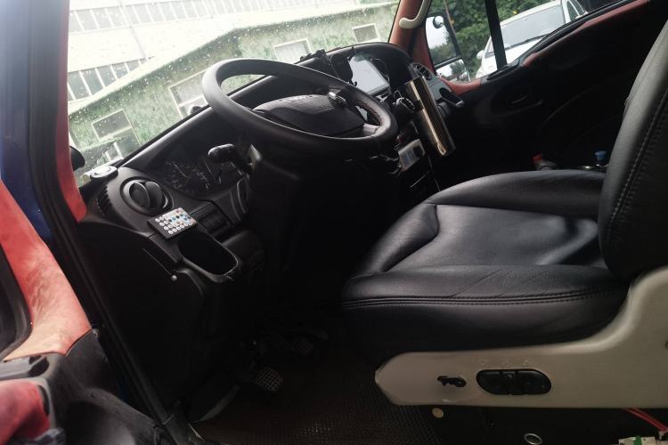 Used Iveco Eurocargo 2018 2.3T Short-Wheelbase Low-Roof Multi-Purpose Van with Side Sliding Door F1A