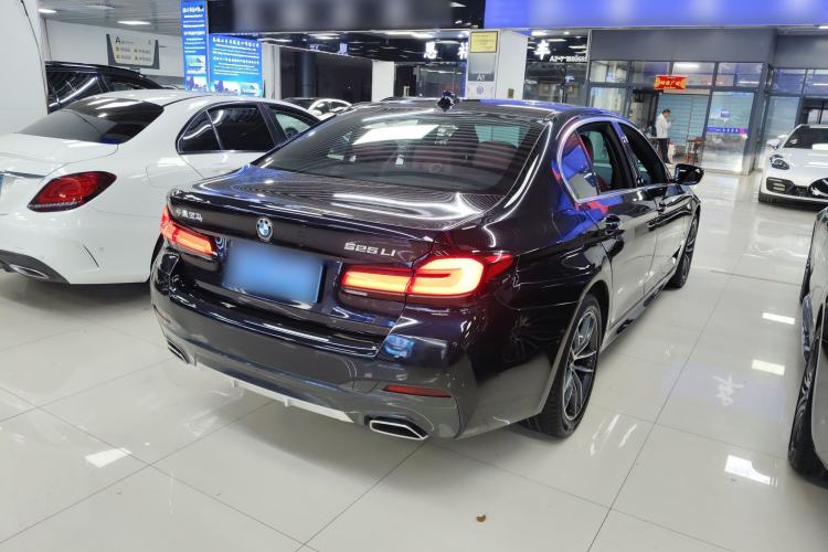 Used BMW 5 Series 2022 Second Facelift 525Li M Sport Package
