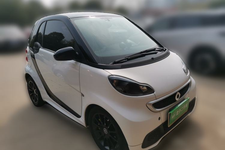 Used smart fortwo 2012 1.0 MHD Hardtop Comfort Edition Front Right 45 Deg