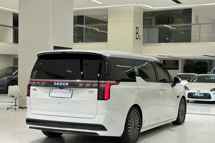 Used Zeekr 009 2024 7-Seater Walk-Through Version Four-Wheel Drive 108 kWh
