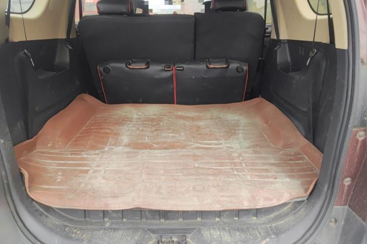 Used Dongfeng Fengon 370 2016 1.5L Manual Luxury 7-Seater Trunk