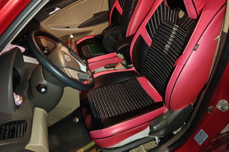 Used Hyundai Verna (older generation) 2010 Sedan 1.4L Manual Comfort GS Left Front Seat