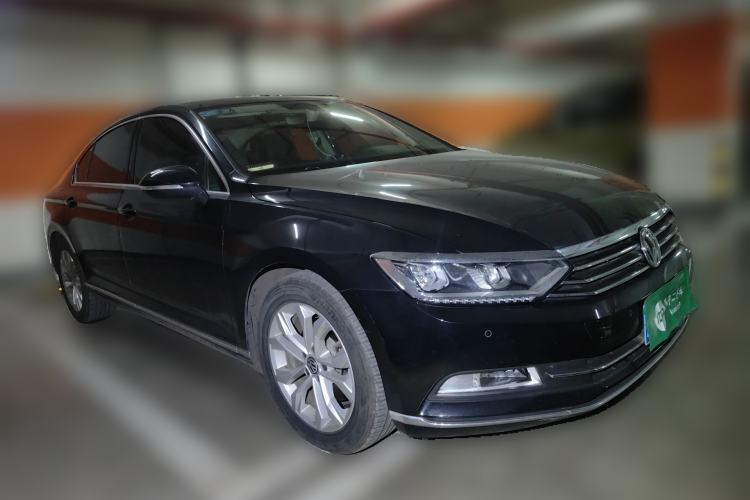 Used Volkswagen Magotan 2019 330TSI DSG Luxury Model China V Standard Front Right 45 Deg