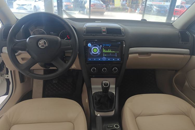 Used Skoda Octavia 2015 Classic Model 1.6L Manual Yijie Edition
