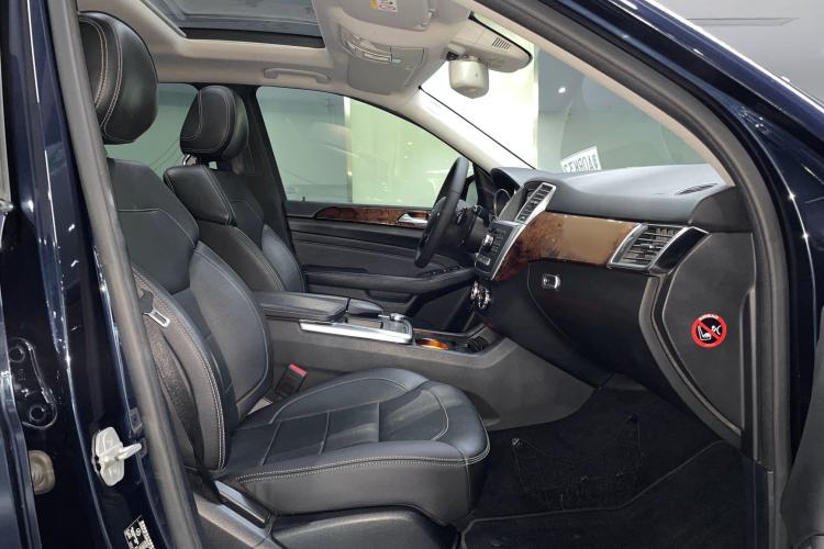 Used Mercedes-Benz M-Class 2014 ML 400 4MATIC Dynamic Model Interior 6