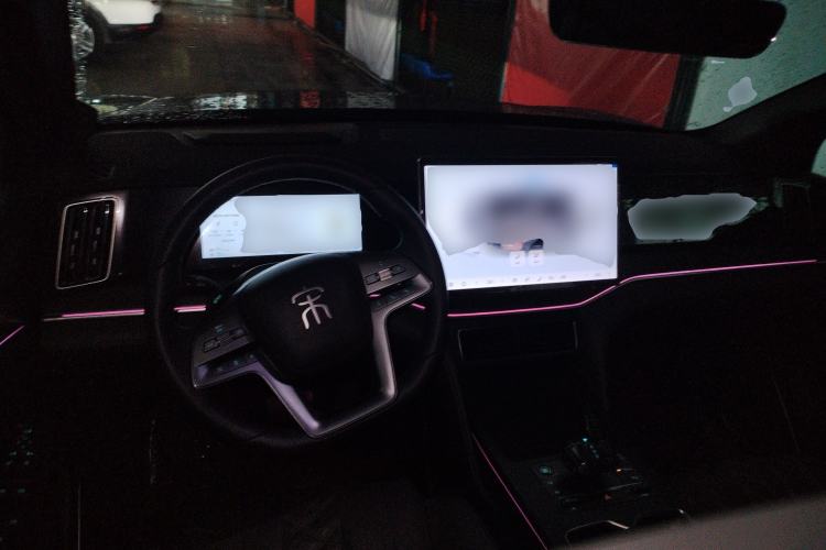 Used BYD Song L DM-i 2025 Intelligent Driving Version 160 km Beyond-Range Type Center Console