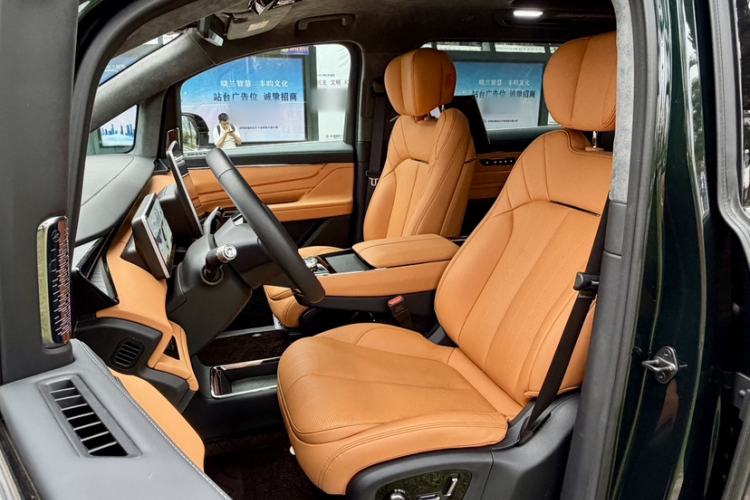 Used Geely Galaxy LEVC L380 2025 805 km Flagship Version All-Wheel Drive Interior 5