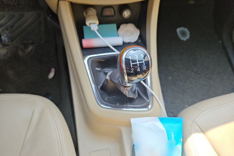 Used Baojun 730 2014 1.5L Manual Luxury Navigation ESP Version 7 Seats Gear Lever