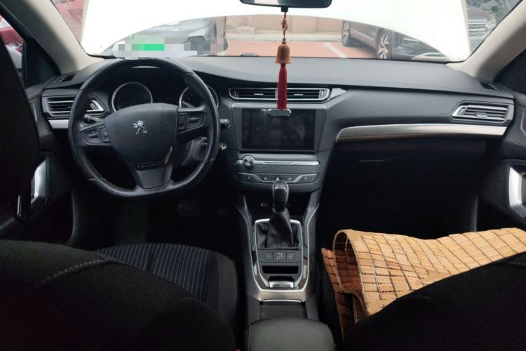 Used Peugeot 408 2014 1.8L Automatic Luxury Edition Center Console