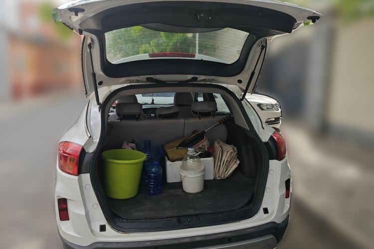 Used Bestune X80 2013 2.0L automatic comfort version Trunk