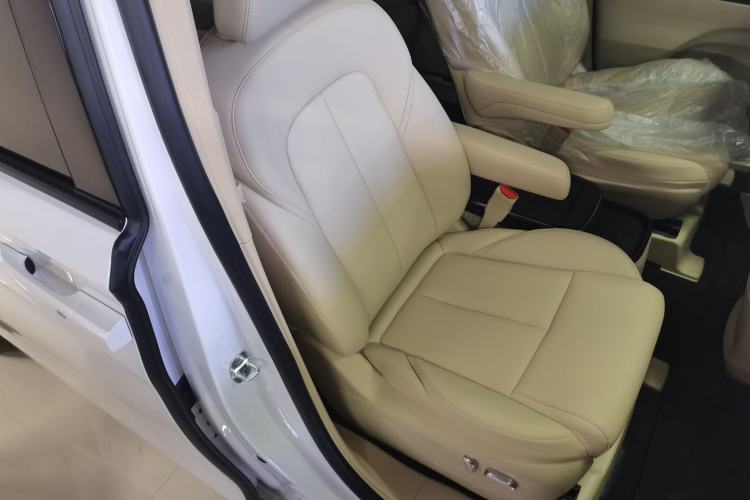 Used Buick GL8 New Energy 2025 Lushang First-Drive Edition 7-Seater
