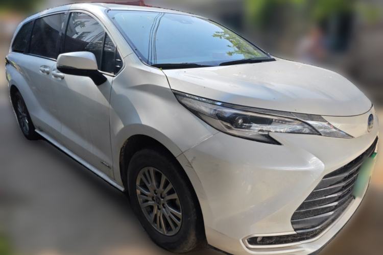 Used Toyota SIENNA 2021 2.5L Hybrid Comfort Edition Front Right 45 Deg